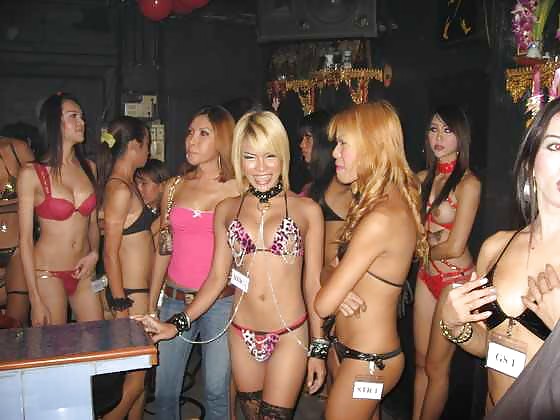 Ladyboy Asiatique Filles De Bar #10020421