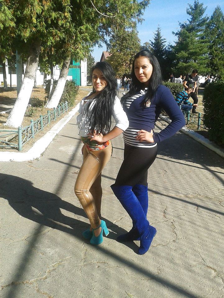 ルーマニア人女性：dorina
 #13487003