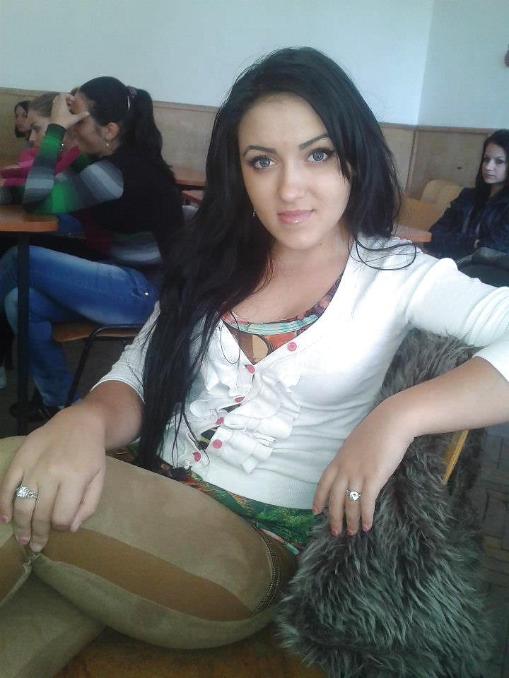 ルーマニア人女性：dorina
 #13487016