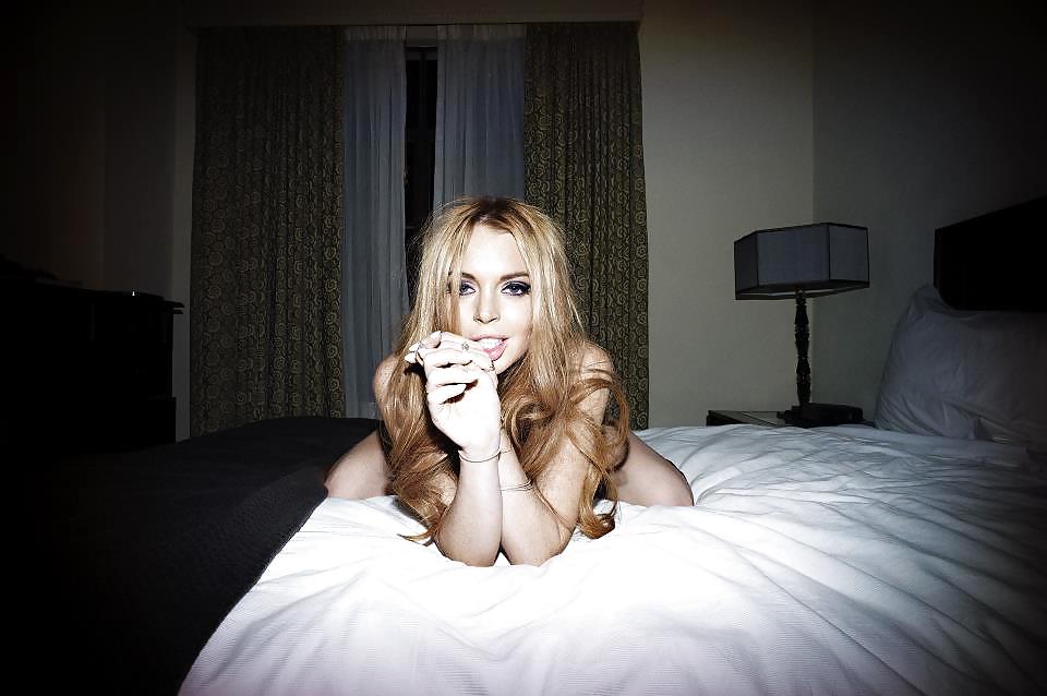 Lindsay Lohan ... sexy in camera d'albergo
 #12722993