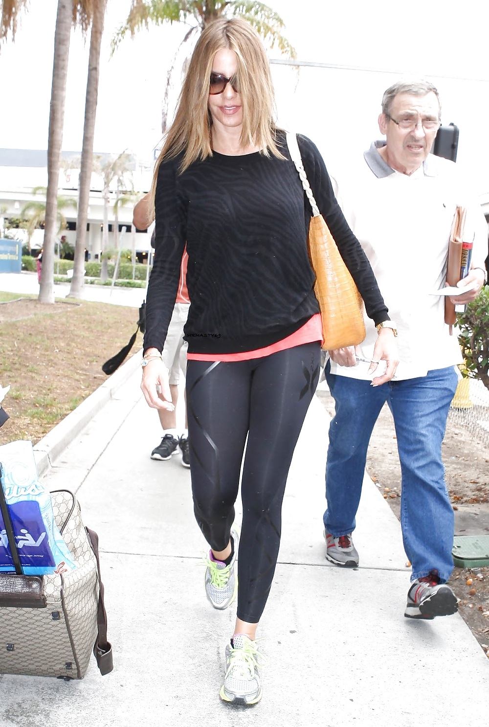 Sofia vergara mostrando su culo en legging negro 
 #18276261