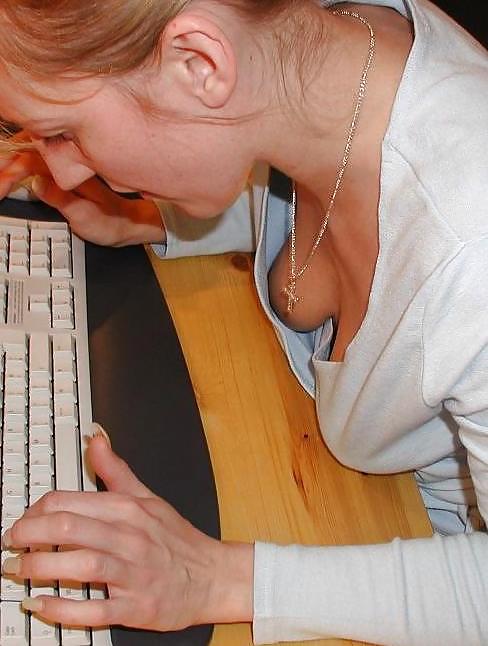 Disparando a los neumáticos de un camión
 #16846247