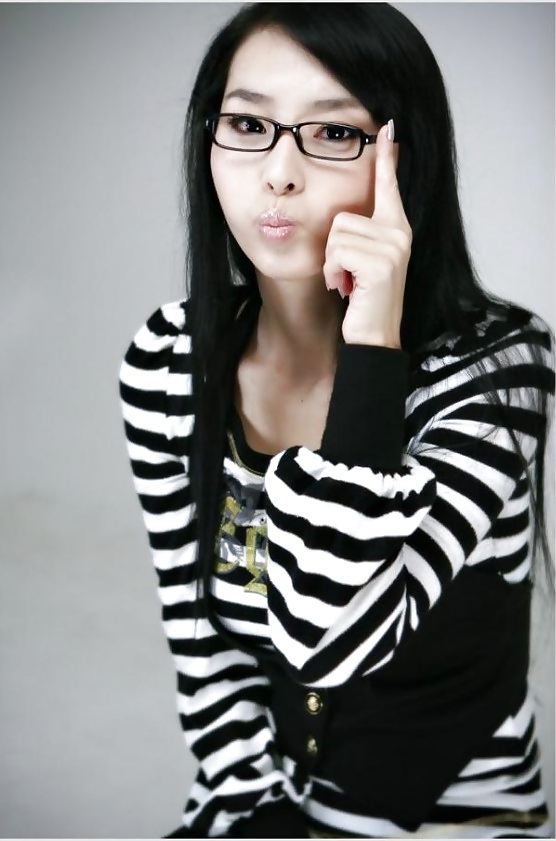 Gorgeous girls with glasses (NN)