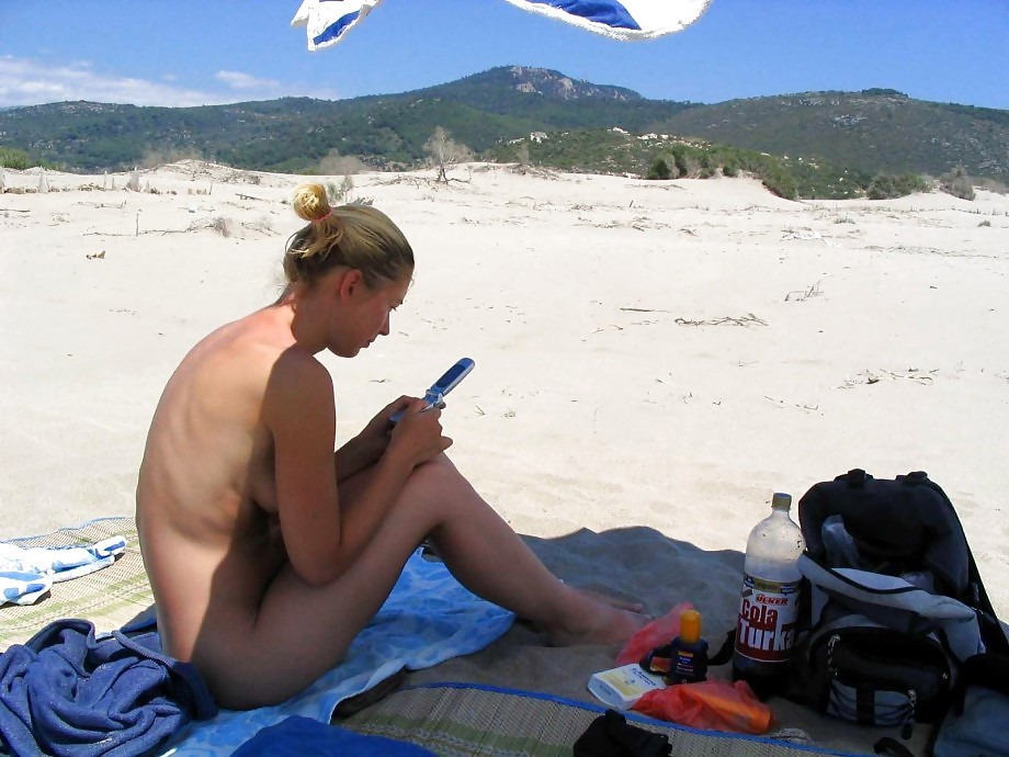 Spiaggia nudista adolescenti
 #2717077