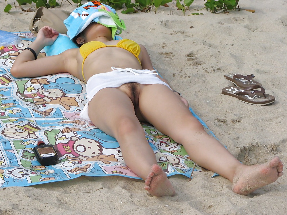 Korean girl nude at the beach #10862484