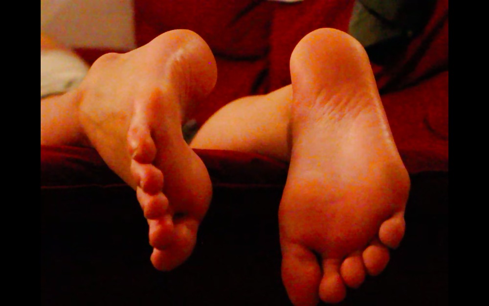 Her feet soles for you to CUM! #22112245
