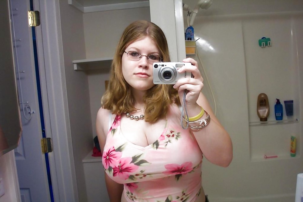 Tons of cleavage #2
 #7914884