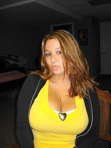Tons Of Cleavage #2 #7916122