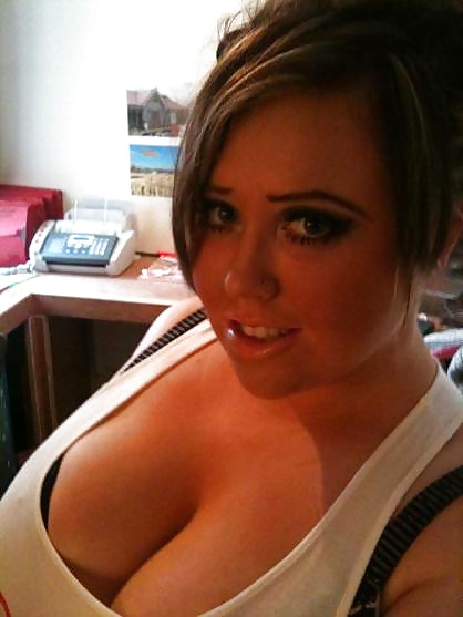 Tons of cleavage #2
 #7916186