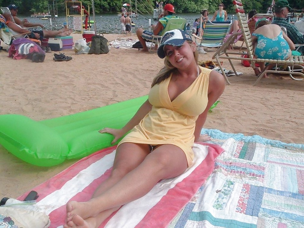 Tons Of Cleavage #2 #7917009