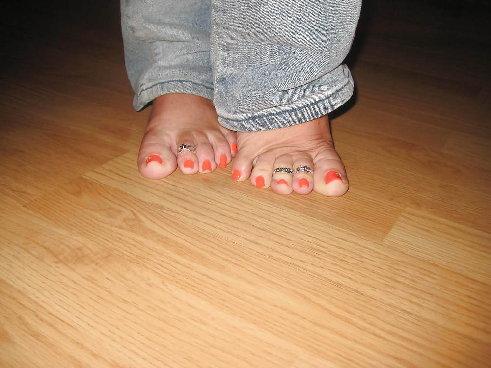 Sexy Bare Feet Toes Before Nylon