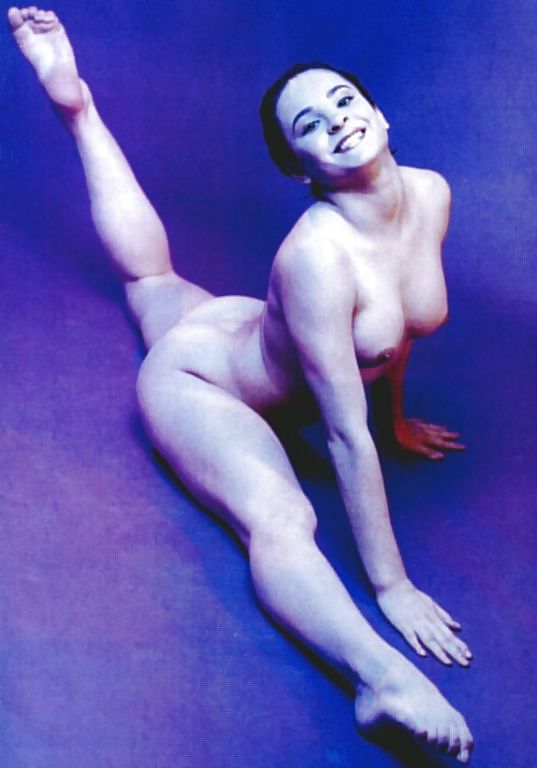 Corina ungureanu - gimnast rumena nuda
 #13015286