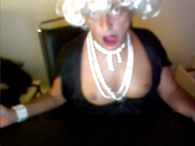 Trishia loves to pose... #3807572