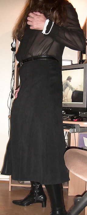 Me crossdressing in black buttonthrough skirt & black blouse #19355219