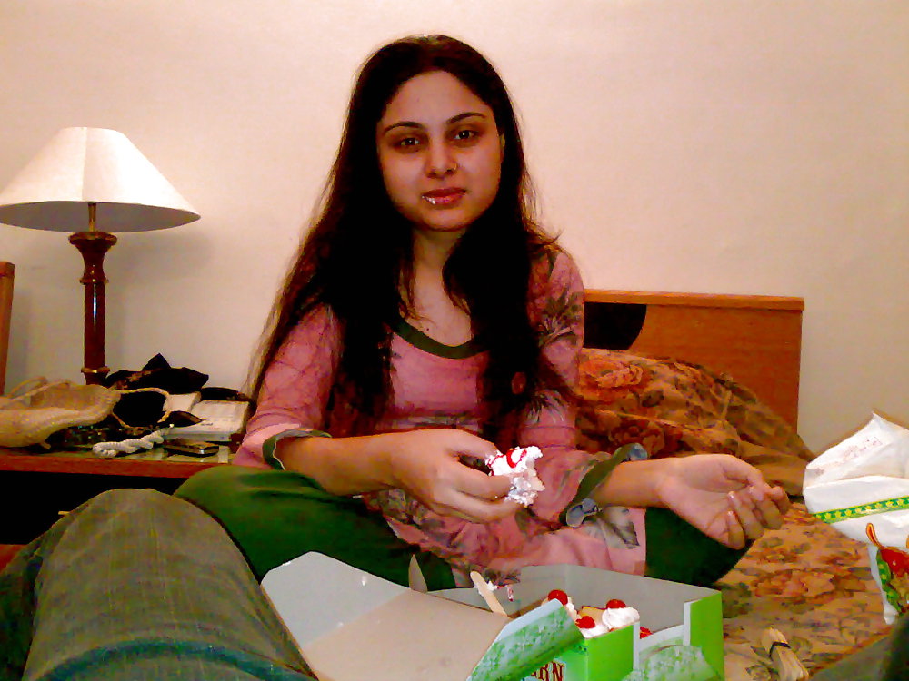Lustful Naima ayaz pretend home karachi
