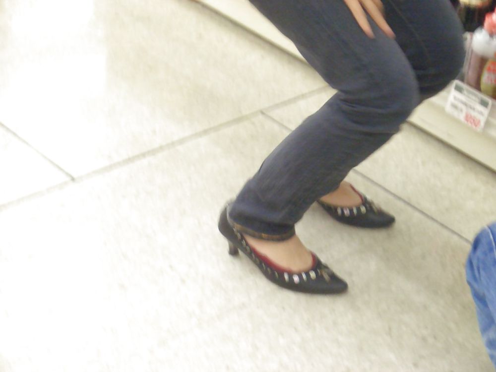 Japanese Candids - Feet in a Store 01 #5955914