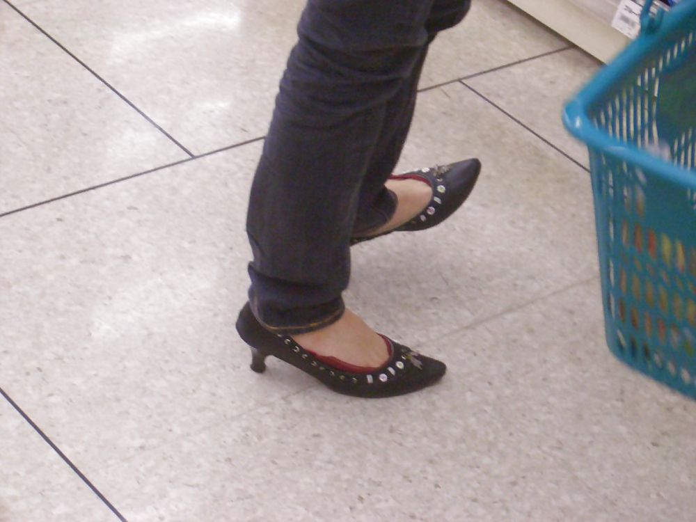 Candids Japonais - Pieds Dans Un Magasin 01 #5955938