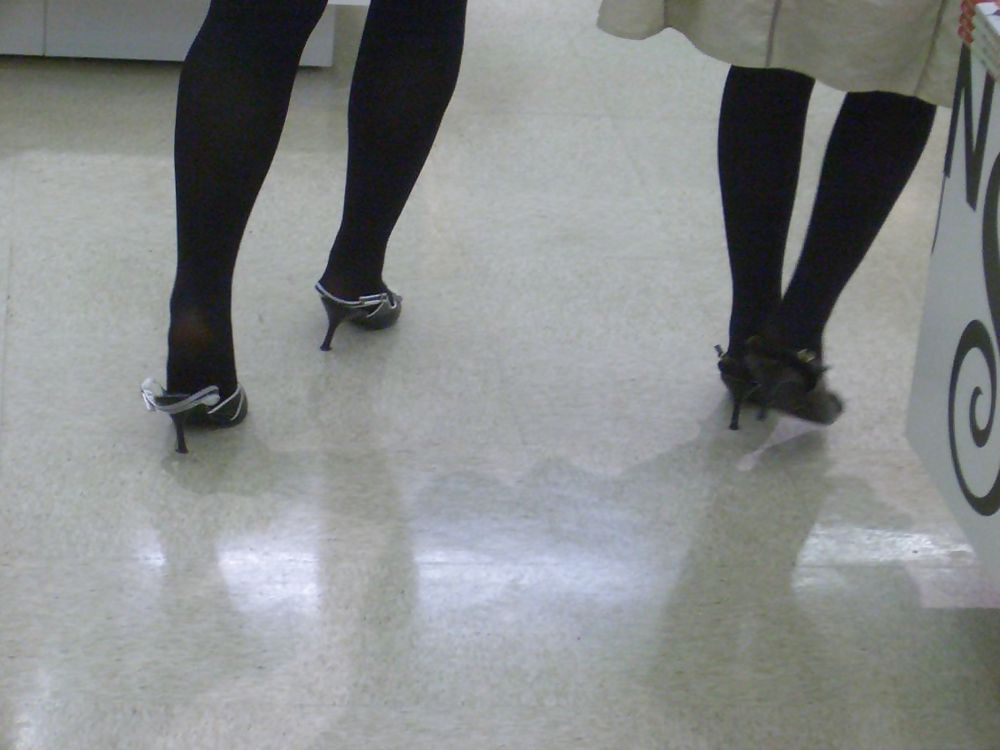 Japanese Candids - Feet in a Store 01 #5955942