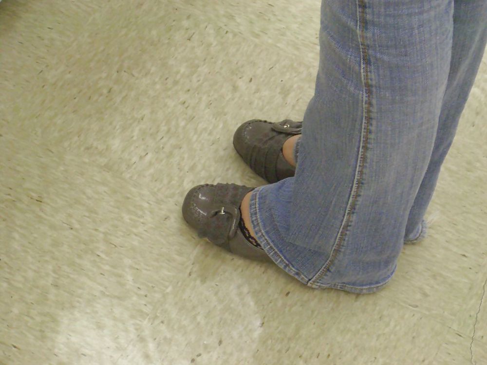 Japanese Candids - Feet in a Store 01 #5955953
