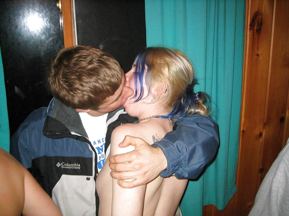 Bipartychix de smutdates
 #13403959
