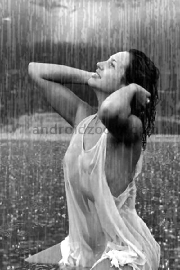 Ragazze sotto la pioggia, donne bagnate, splendide.
 #17050559
