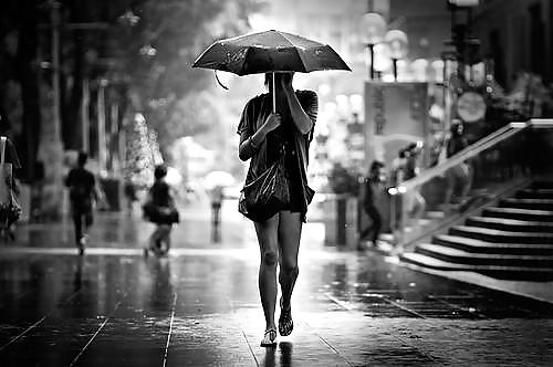 雨の中のベイビー、濡れた女性、ゴージャス。
 #17050624