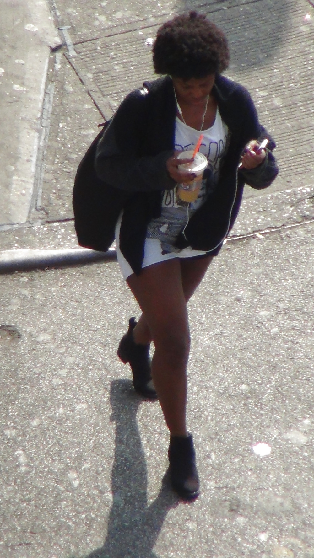 ニューヨークのストリートガール 長足のミニスカート
 #21087013