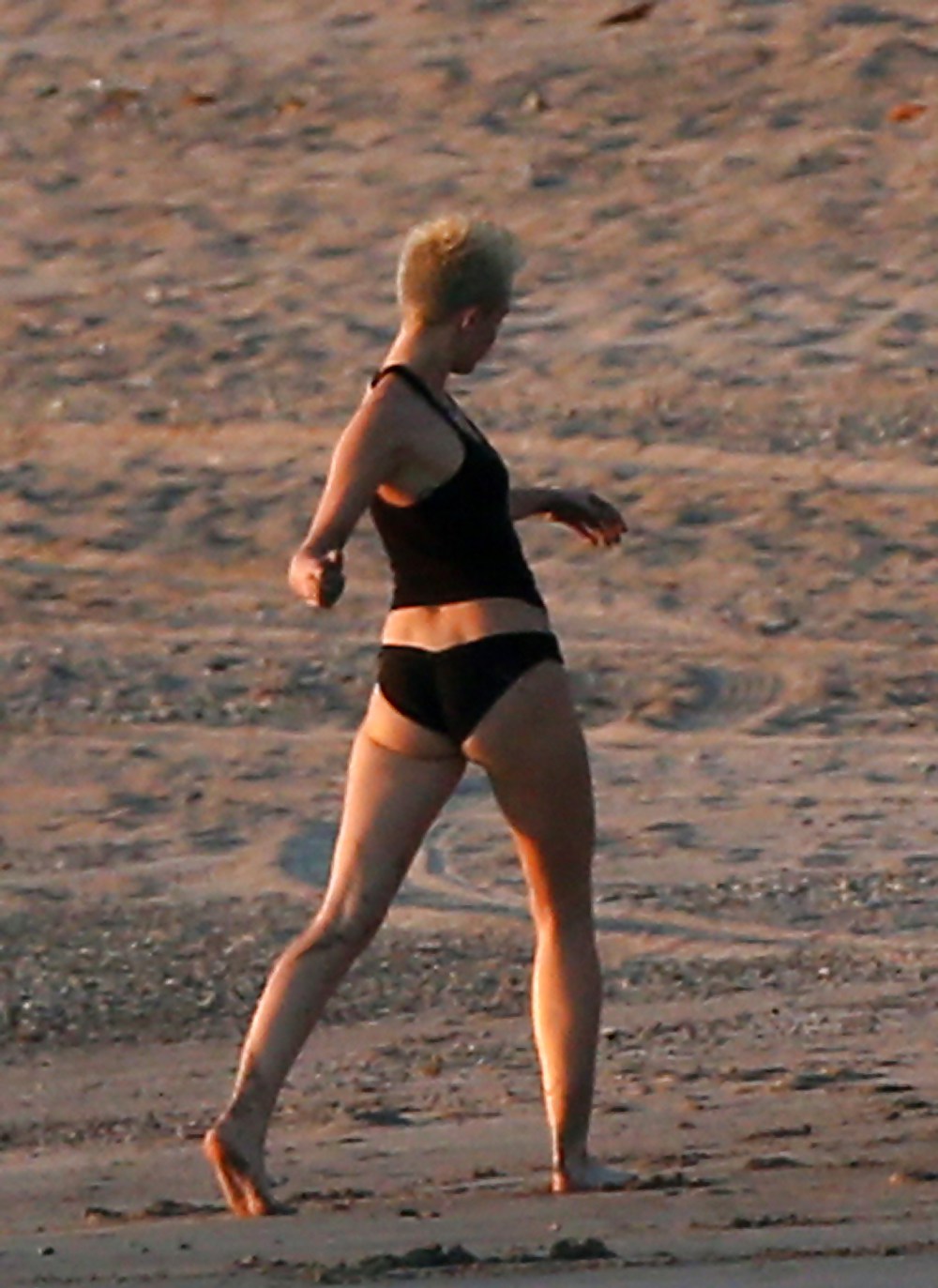 Miley Cyrus Bikini Yoga #17688618