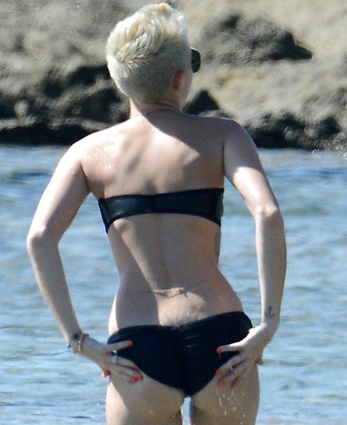 Miley Cyrus Bikini Yoga #17688728