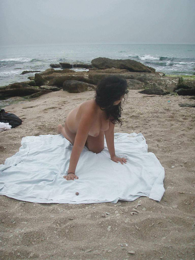 Chica árabe en la playa
 #7092368