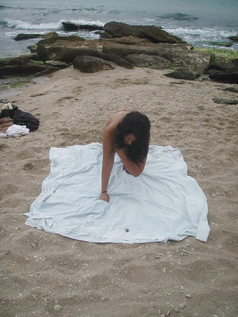 Chica árabe en la playa
 #7092552