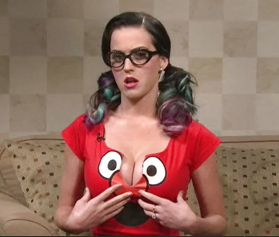 Mon Ami Katy Perry Vêtu D'une Chemise De Elmo #7399618