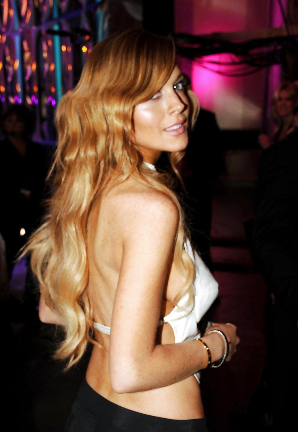 Lindsay Lohan Sideboob at 2008 MTV Video Music awards #3702974