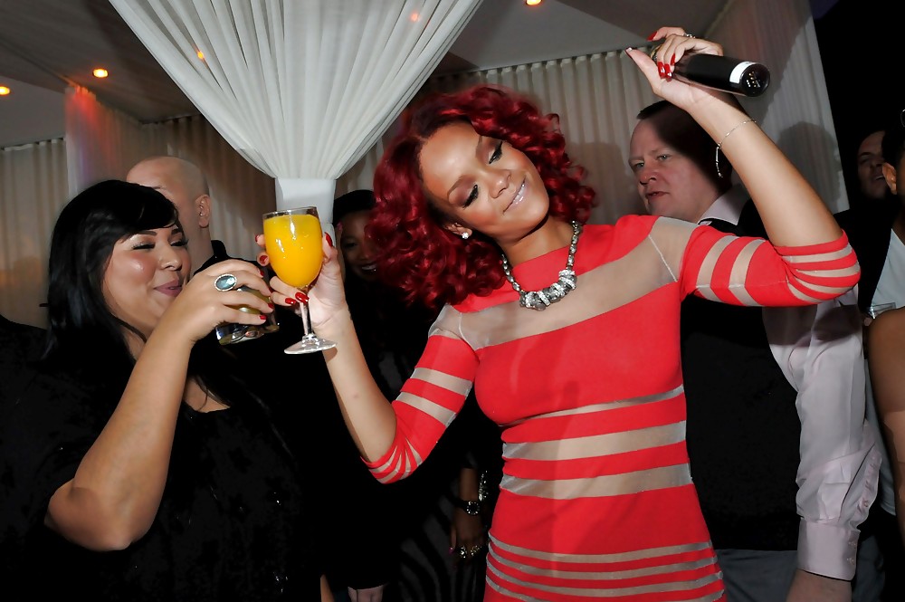 Rihanna at the pure nightclub in las vegas
 #2312025