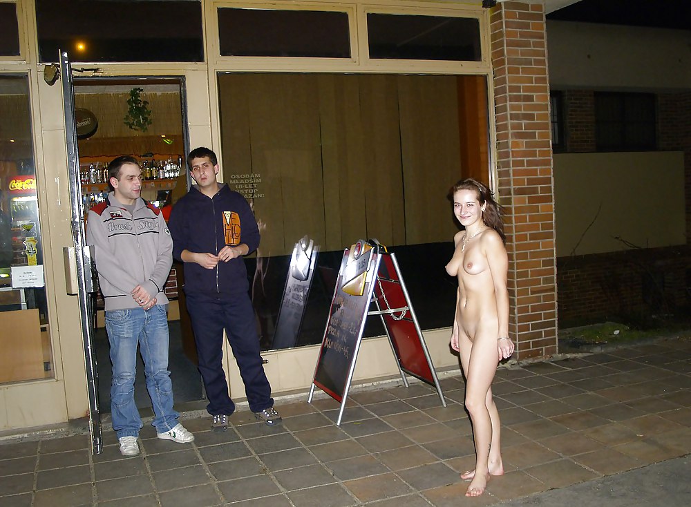 Ragazze nude in pubblico #9
 #14175966
