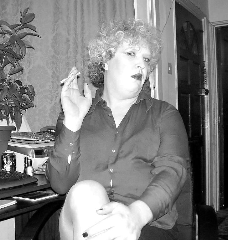 Sissy michelle fumando fotos
 #19404420