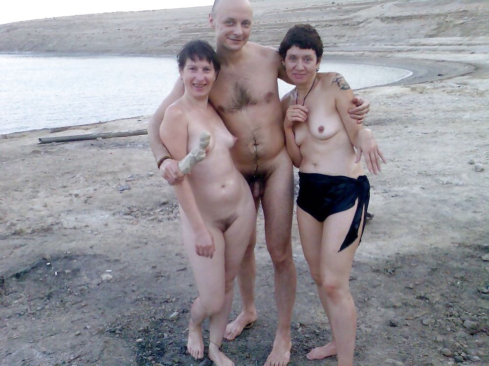 Nudisti maturi in spiaggia
 #623876