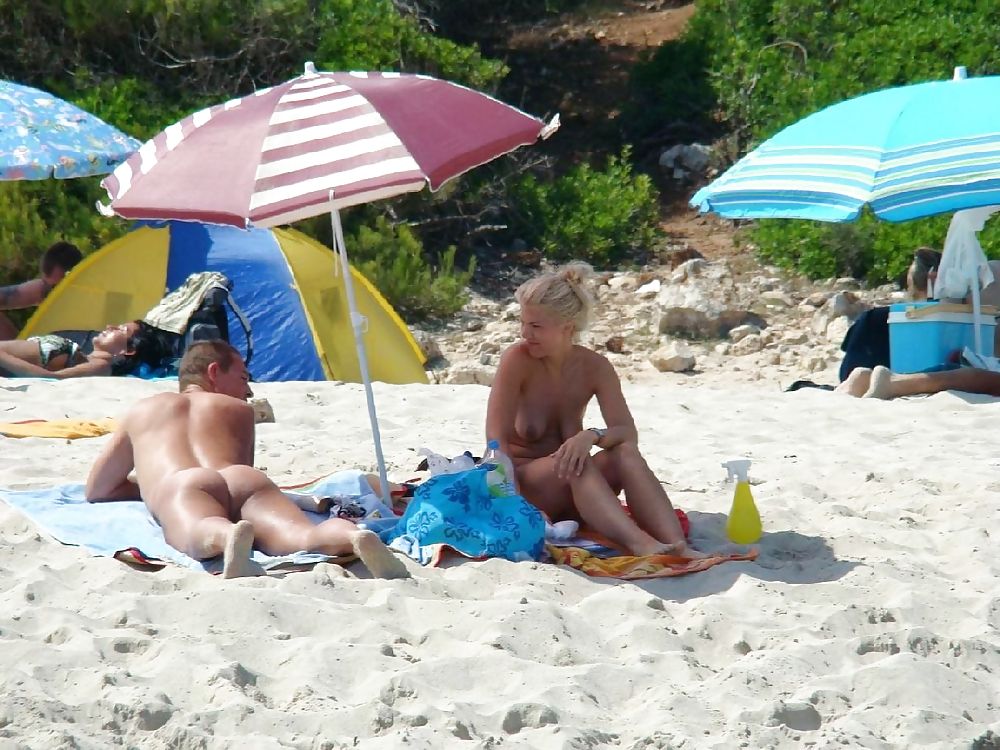 Più nudisti della spiaggia
 #259990