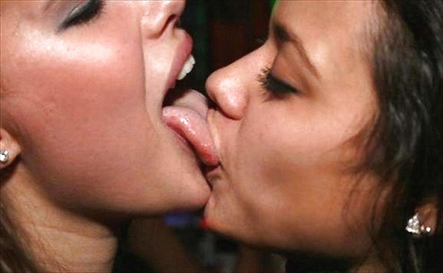 Kissing Girls Make me so wet! #4188078