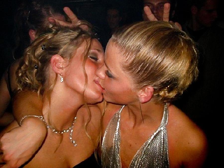 Kissing Girls Make me so wet! #4188102