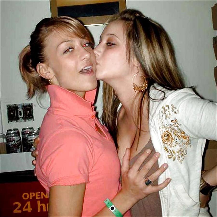 Kissing Girls Make me so wet! #4188155