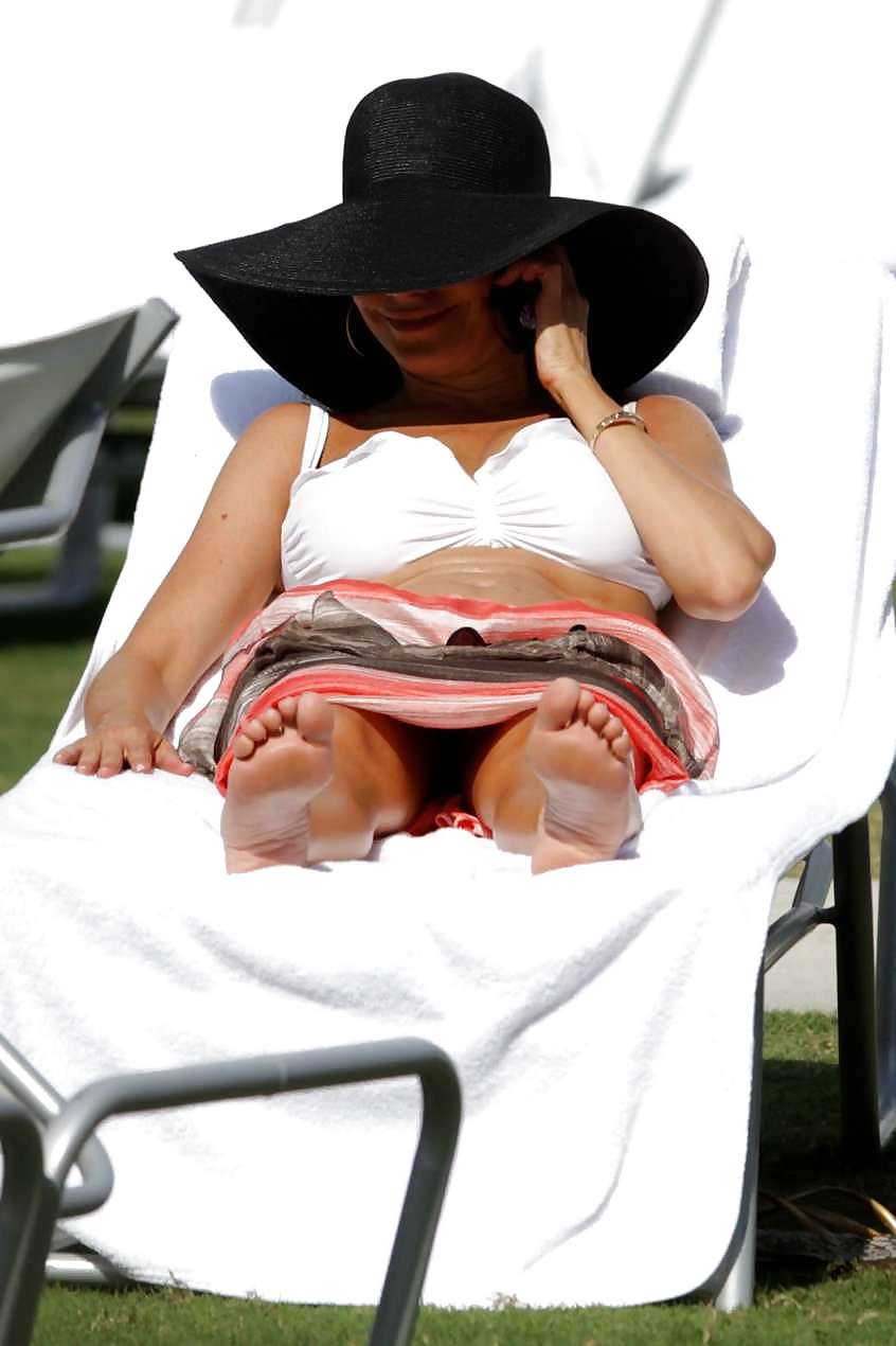 Sofia vergara captó ese profundo escote en la playa
 #2687750