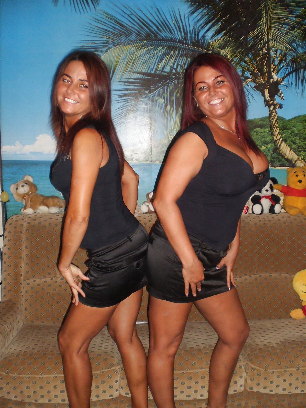 Jumeaux MILF Sexy (pas Nu!) #16346853