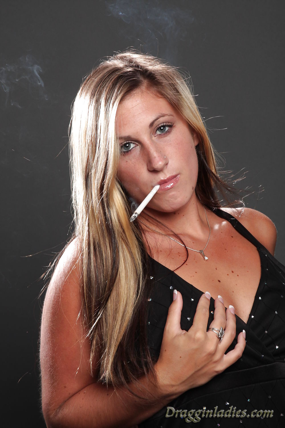 Alexis morgan - fumar fetiche en dragginladies
 #5676362