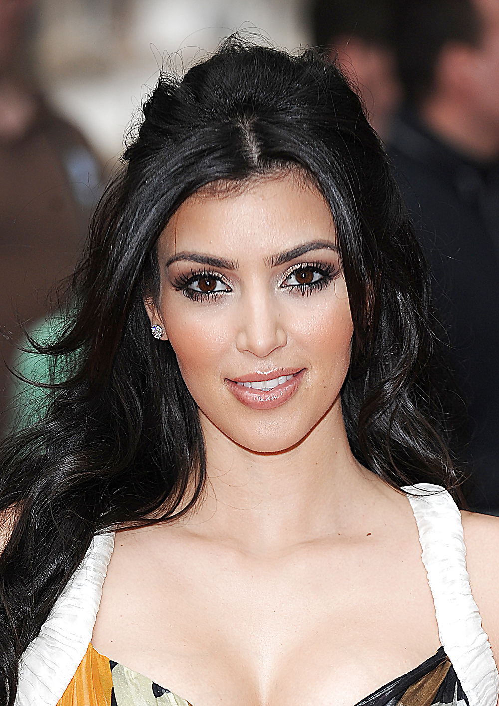 Kim kardashian cleavy en el estreno de hancock en londres
 #3652353