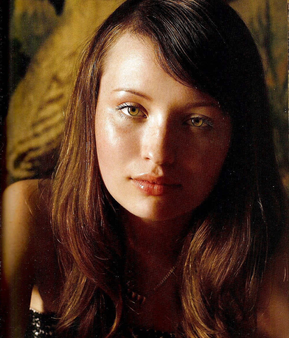 Emily Browning #19284424