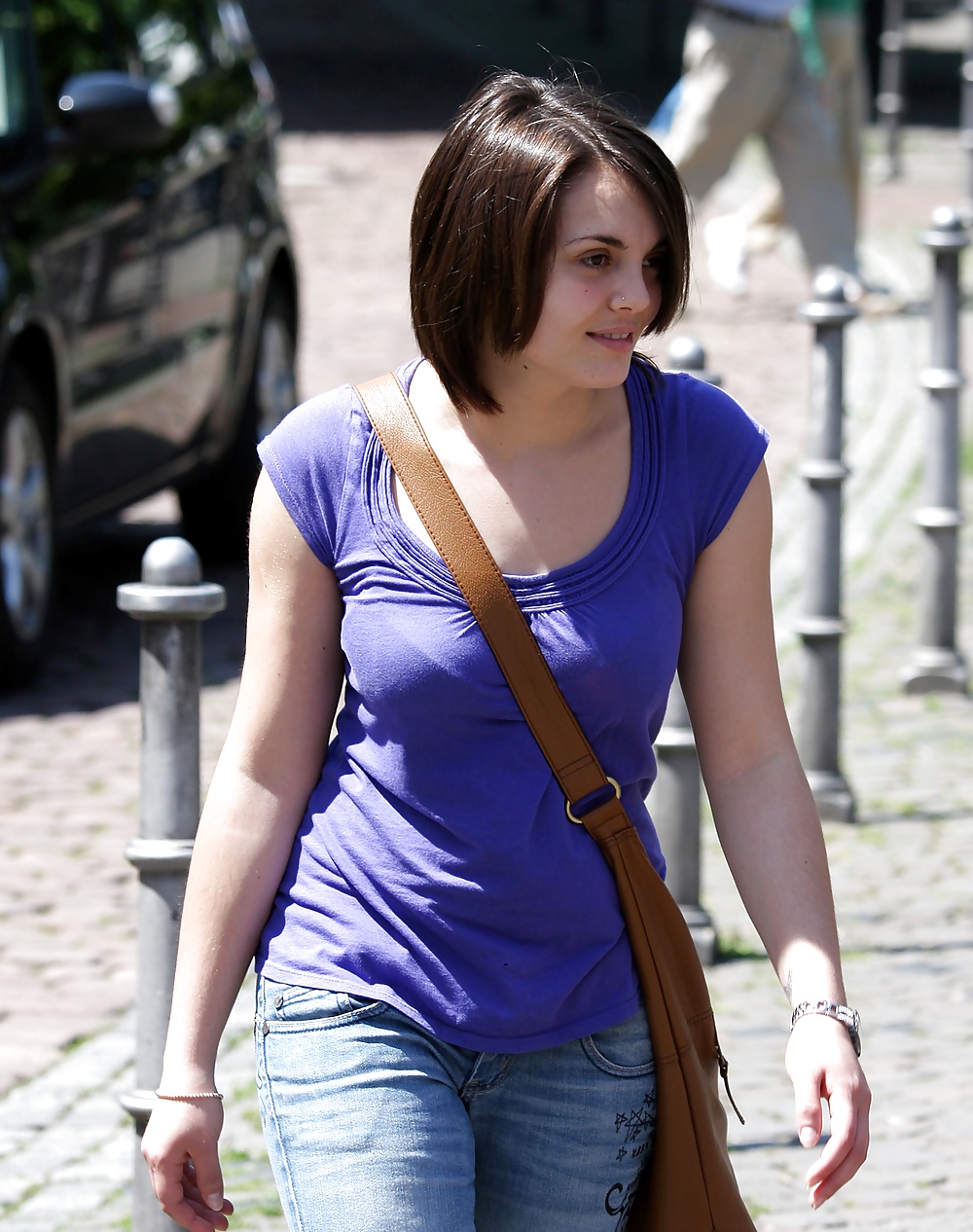Handtasche Schlaufe Zwischen Den Brüsten 01 #9121879