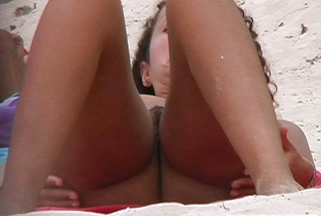 Nudisti maturi della spiaggia
 #565194