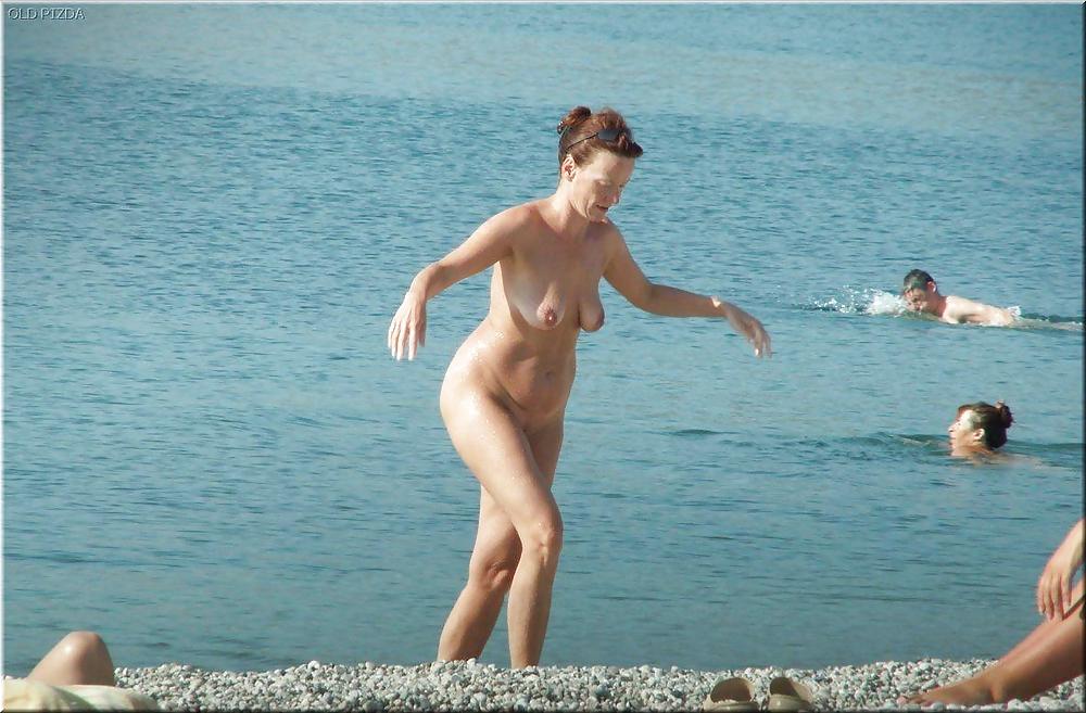 Nudisti maturi della spiaggia
 #565412