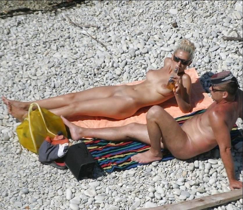 Nudisti maturi della spiaggia
 #565464